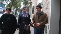 CHARLA. Lagomarsino incrementó sus caminatas por el distrito..