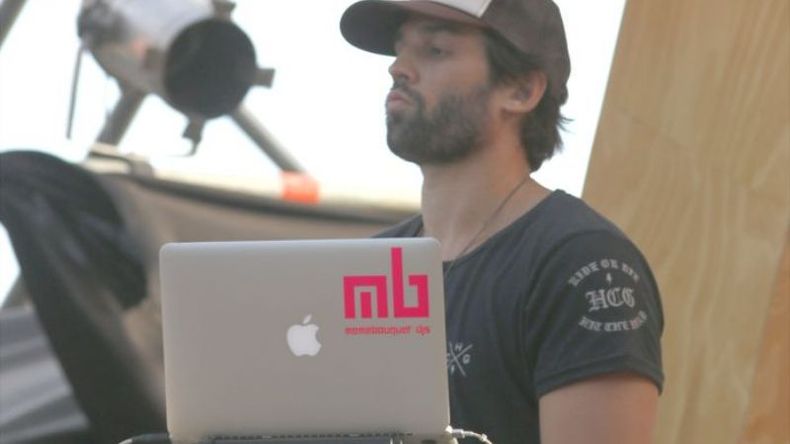 DJ. Meme Bouquet le puso ritmo a la tarde..