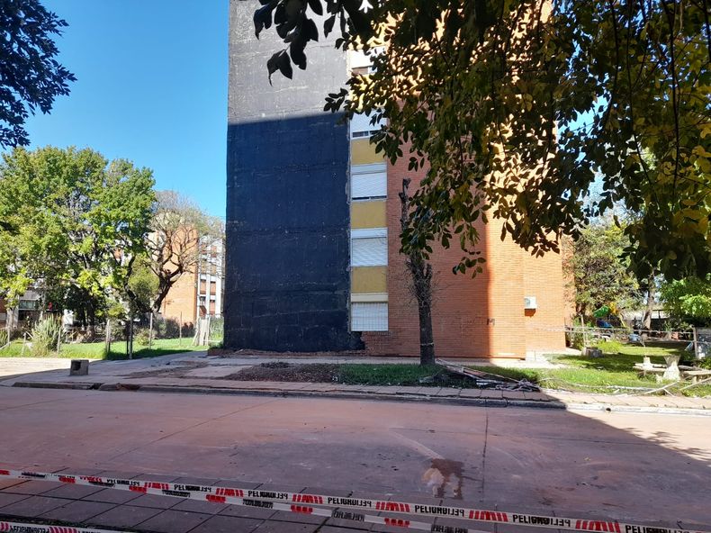 La parte de la Torre 1 que se desprendi&oacute; en la noche del martes.