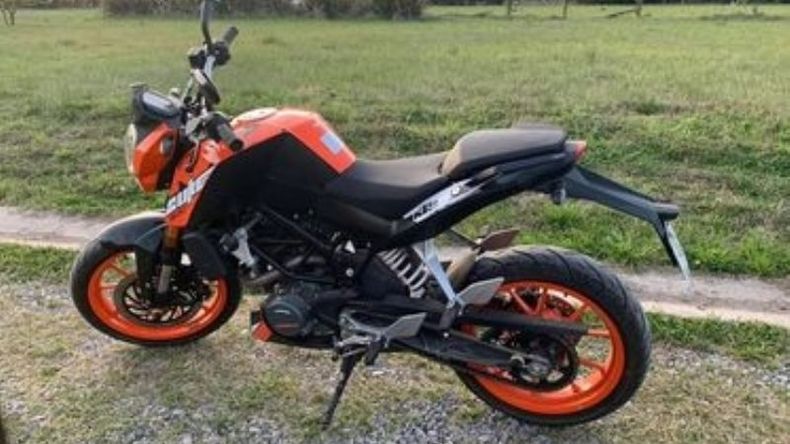 LA MOTO ROBADA. KTM Duke 200, patente A151LZP. Su dueño quiere recuperarla..
