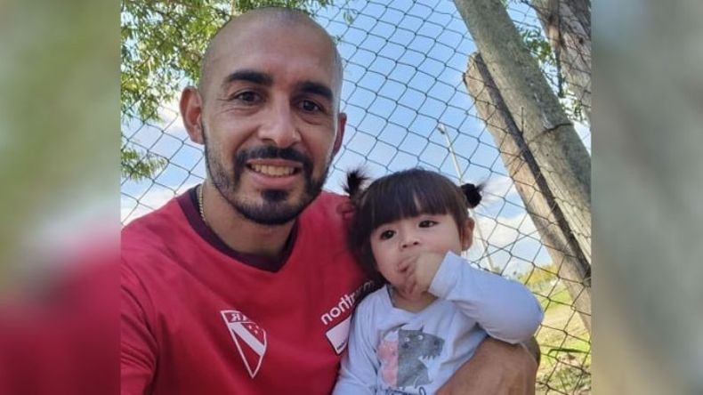 EL TÍO MARCOS. Riquelme recibió la visita de su sobrina Lola..