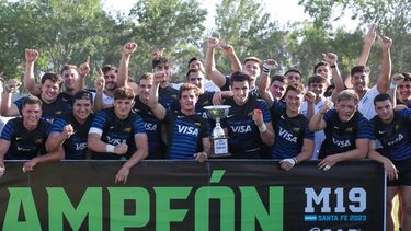Los Pumitas celebran el bicampeonato sudamericano.