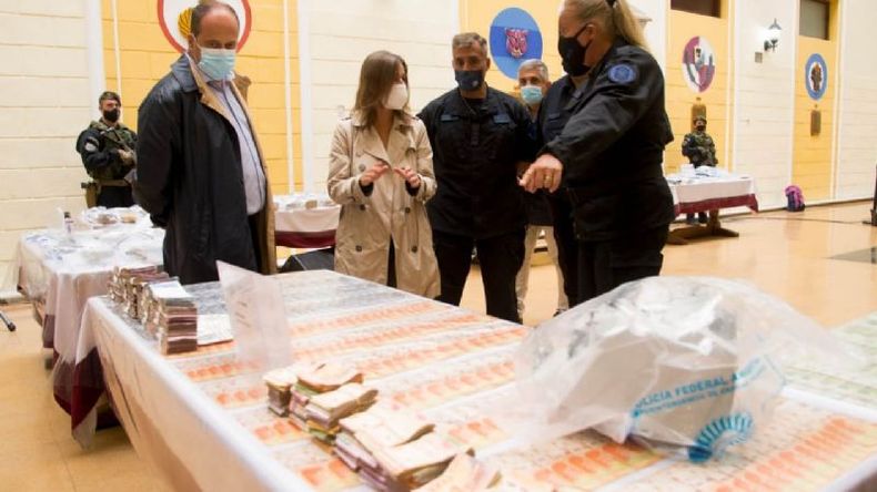 La ministra de Seguridad, Sabina Frederic, dio esta tarde detalles de los operativos que acabaron con la banda narco..