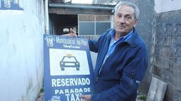 SIN DESTINO. Luis Pérez pide a los concejales que lo escuchen..