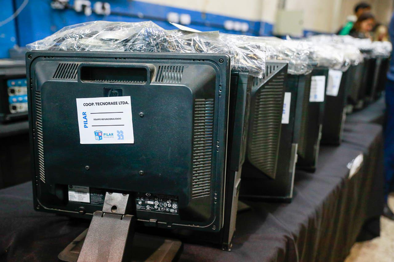 Las computadoras recicladas y donadas por la cooperativa.