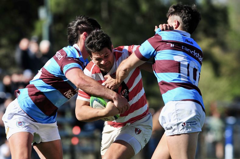 Alumni atravesó una dura oposición de Argentino de Rosario y está en semifinales.