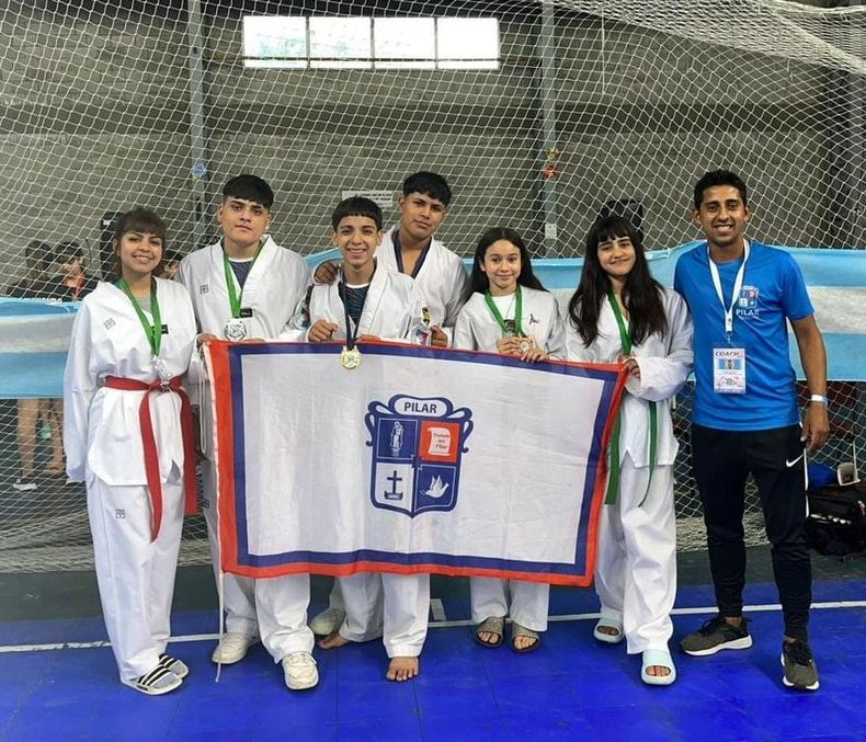 EQUIPAZO. Los chicos conducidos por Damián Malaquías.