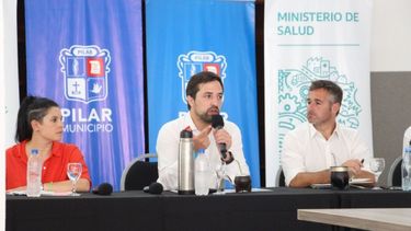 EN EL PELLEGRINI. Kreplak, Achával y Navarro durante la apertura del encuentro.
