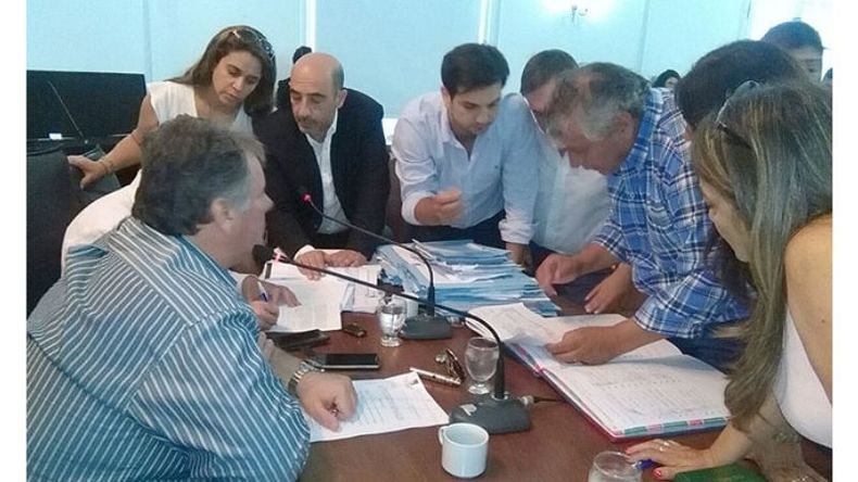 MINUTO. Diálogos, reformas de último minuto y tensión fueron parte del clima en la despedida del Concejo Deliberante..