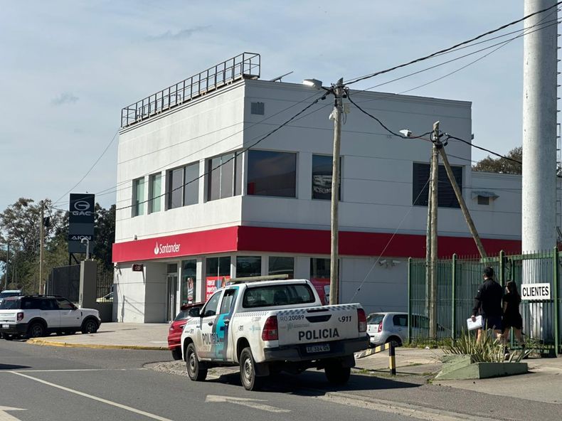 El dinero fue retirado por la víctima de la sucursal del kilómetro 51 de la Panamericana del Banco Santander.&nbsp;