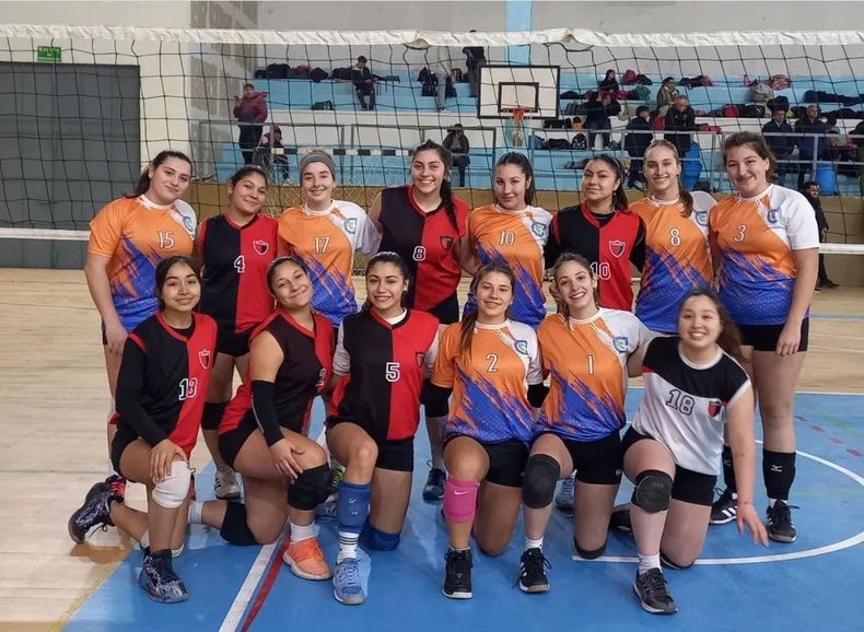 UN PASO MÁS. La Sub 17 femenina de Derqui clasificó al Interregional.