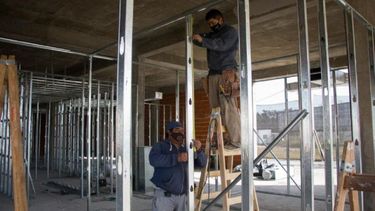 Prevén que el hospital esté funcionando en toda su capacidad antes de fin de año. .