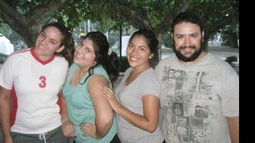 “Vecinos de los barrios El Triángulo, La Cautiva y Lomas de Morra”, cuentan con orgullo las amigas y el muchacho..