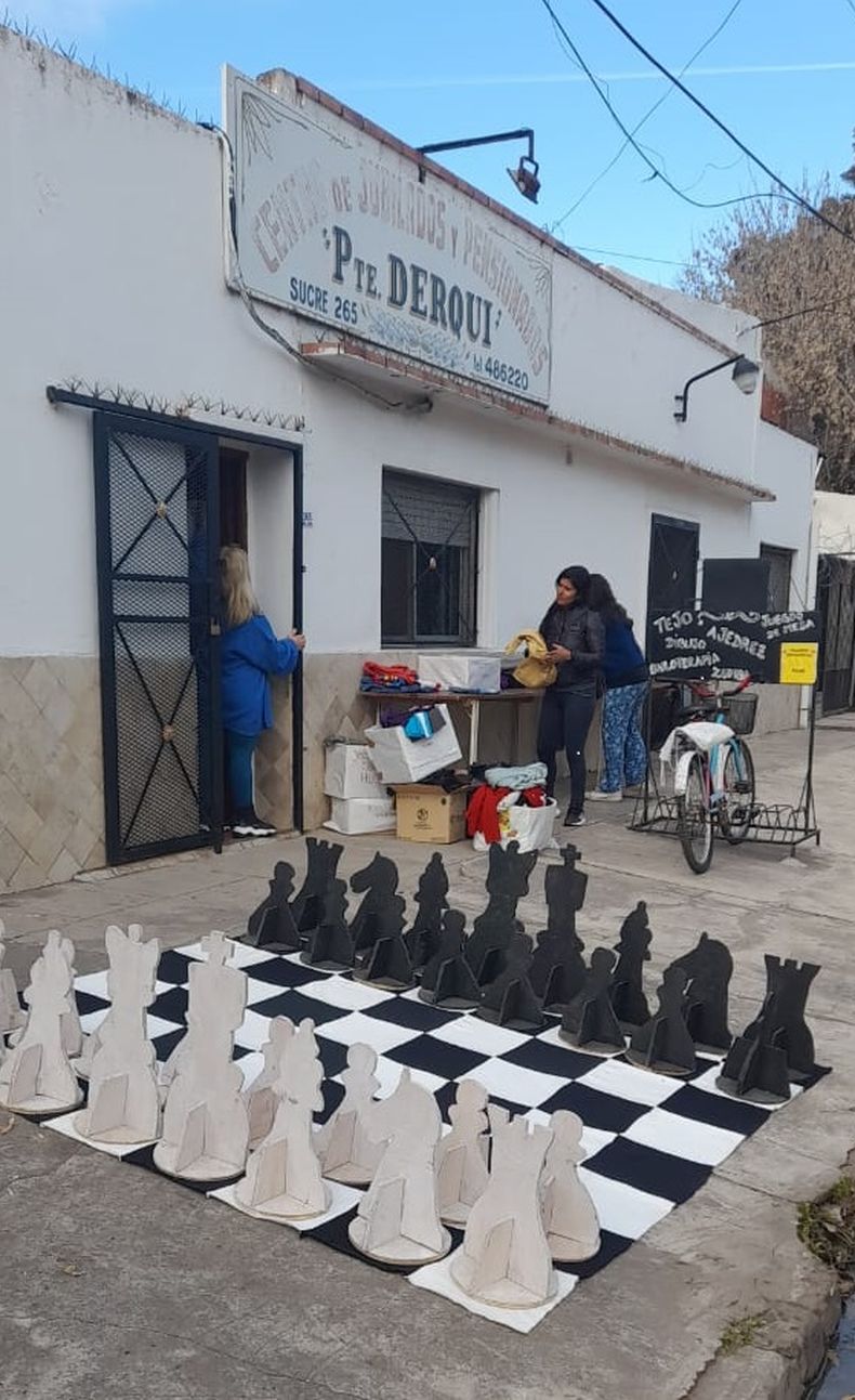 El Club de Ajedrez funciona en el Centro de Jubilados y Pensionados Presidente Derqui.