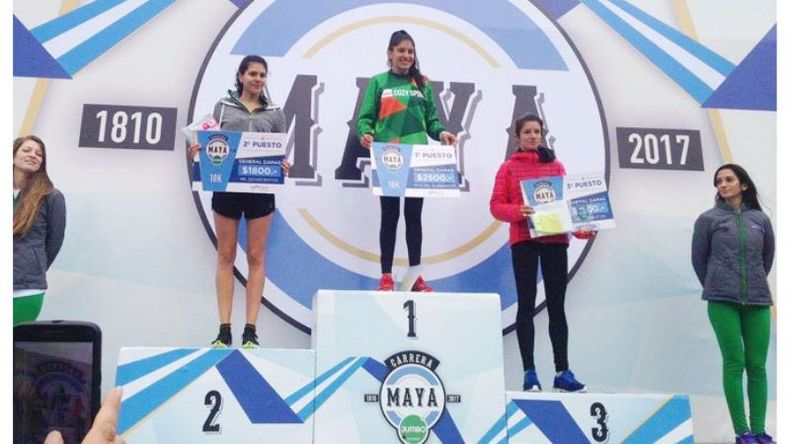 BIEN ARRIBA. Ocampo en el podio con su cheque gigante y el orgullo de quedar en la historia Maya..
