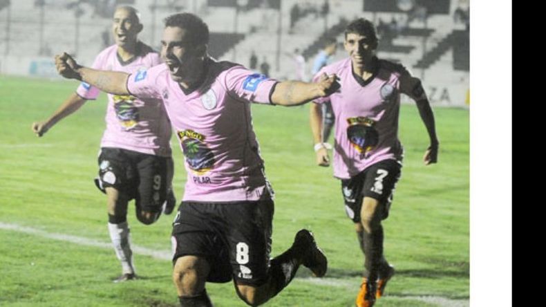 (Heva). Silva grita con furia el 1-0; marcó el descuento en un momento clave..