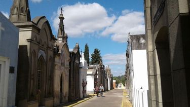 vuelven las visitas a cementerios en la provincia