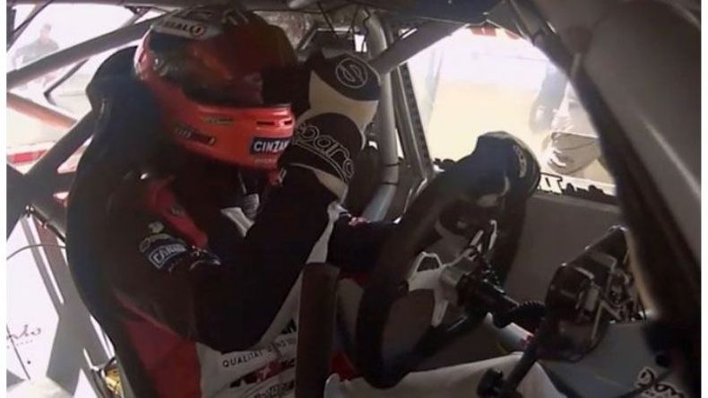 Luego del incidente con Werner, al paso por la torre de control Rossi figuró en el 21º lugar. El equipo le comunicó la noticia y Rossi festejó con el puño apretado lo que, hasta ahí, era su 2º título de TC. Luego vendría la rectificación..
