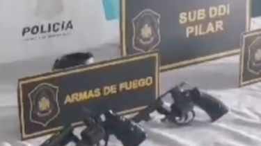 En los allanamientos se secuestraron armas de fuego y más de 20 documentos de identidad.&nbsp;