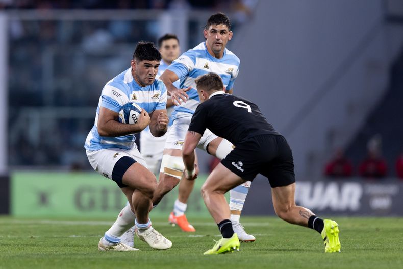 Los Pumas de Pablo Matera (detrás, en su 113 cap) no pudieron con All Blacks.