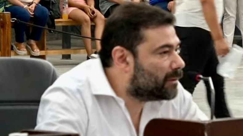 DEBATE. Silvio Rodríguez explicó el proyecto en el recinto. .