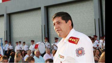 ORGULLO. Pared, de 42 años, lleva 25 como bombero..