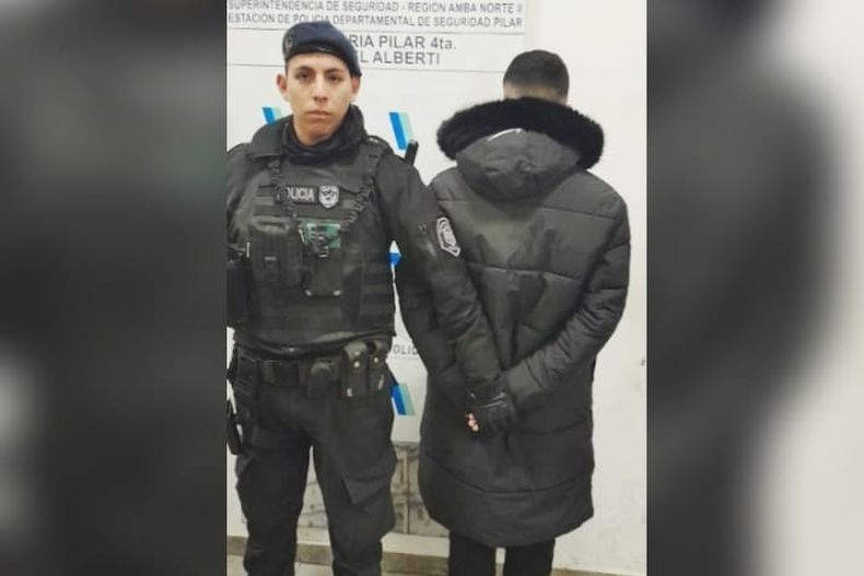 Detienen A Un Sujeto Con Drogas En Un Control Policial