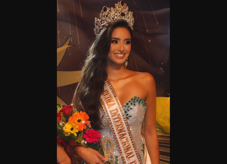 Sofía Mervic, al momento de coronarse Reina Internacional del Cacao.
