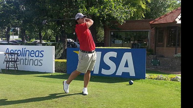 (Prensa GMMG). El español Galiano Aguilar lidera el Scratch con 142 golpes..