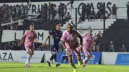 EN MARZO. Marcos Riquelme abría la cuenta en Pilar para la victoria 2-0 ante Acassuso. EN MARZO. Marcos Riquelme abría la cuenta en Pilar para la victoria 2-0 ante Acassuso.