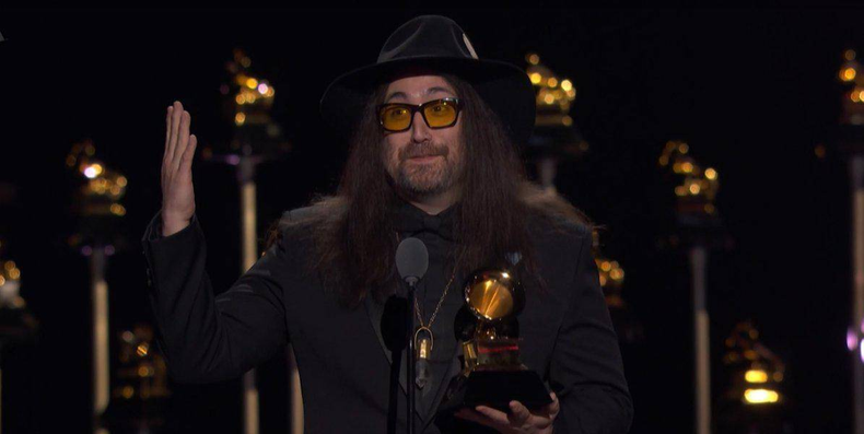 Sean Lennon, hijo de John Lennon, recibió el Grammy 2025. (Grammy 2025).png