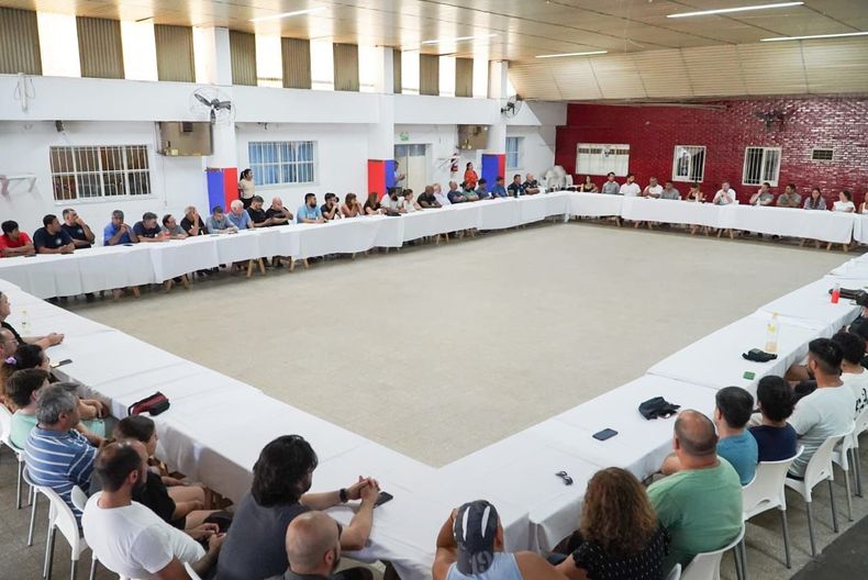 MESA. Más de 100 representantes de diferentes sectores participaron del encuentro.