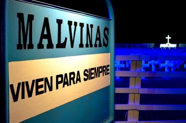 MALVINAS POR SIEMPRE. El Cenotafio se ubica en el kilómetro 5 de la Ruta 28.