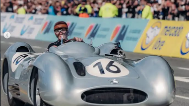 Franco Colapinto condujo una réplica de una de las “Flechas plateadas” de Mercedes que utilizó Juan Manuel Fangio. Franco Colapinto condujo una réplica de una de las “Flechas plateadas” de Mercedes que utilizó Juan Manuel Fangio.