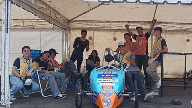 El equipo de la Técnica Nº2 que viajó a Concepción del Uruguay para el Desafío Eco YPF.
