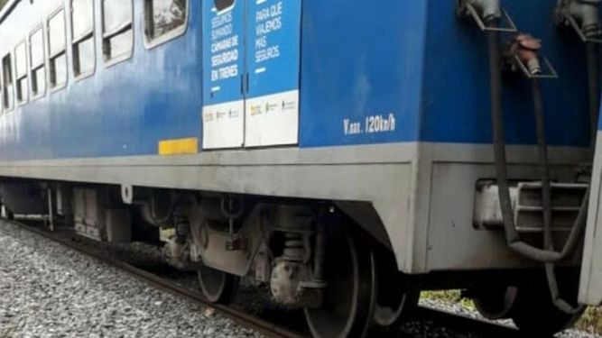 Murió una mujer embestida por el tren en Derqui