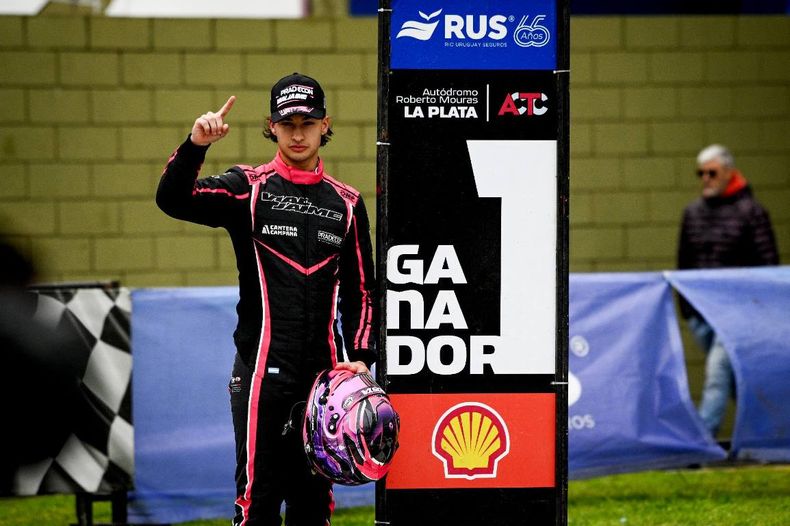 N icolás Jaime con el 1 de la pole en el inicio de la Copa Coronación.