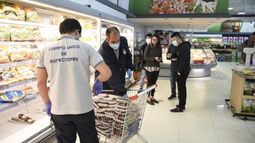 CASTIGO. El Siglo se convirtió en el primer local clausurado por sobreprecios. .