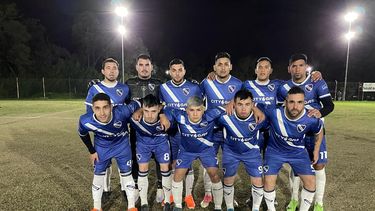 EQUIPO. El once inicial de Unión de Del Viso que se ilusiona con la permanencia.