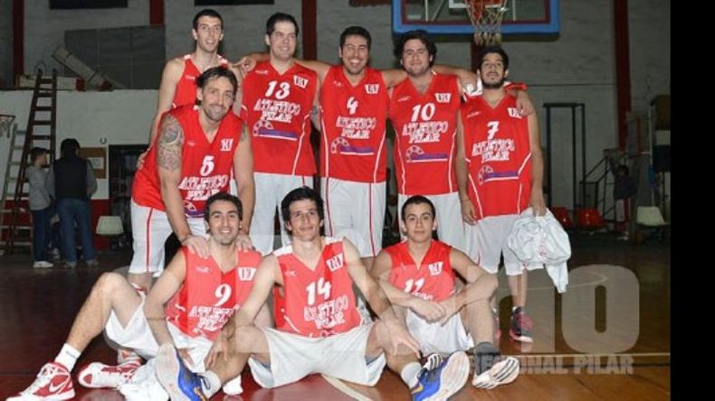 (Fredy Caballero). El equipo de Atlético posa tras ganar la dura serie ante Náutico; ahora espera a Sportivo..