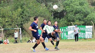 CUARTETO. Mauro Zárate marcó el 4-0 de Abrojal, en la Villa Verde..