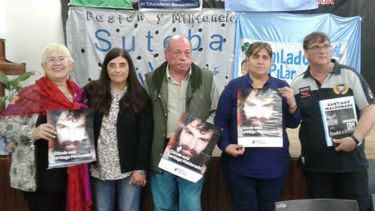 Los gremios docentes también reclamaron por la aparición con vida de Santiago Maldonado. Desde mañana y hasta el viernes habrá actividades en las escuelas por el Día del Detenido Desaparecido..