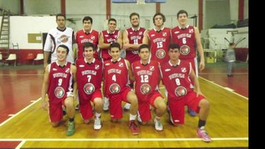 El equipo. Ruiz, con el 7..
