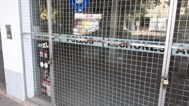 CIERRE. Siguen cayendo persianas de comercios pilarenses a causa de la crisis..