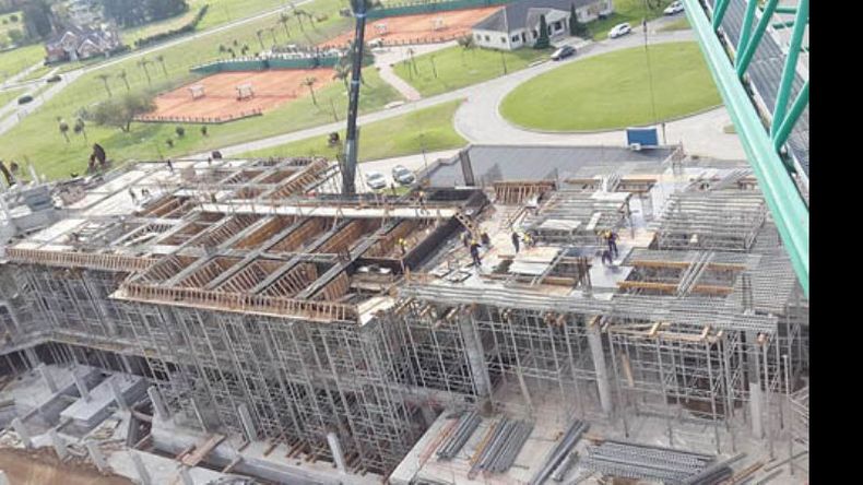 El hotel Hilton se construye dentro del exclusivo country Pilar Golf..