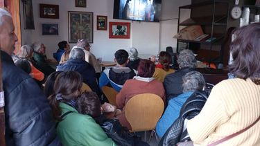 “EL DEPENDIENTE”. La película se proyectó en el café El Almacén.