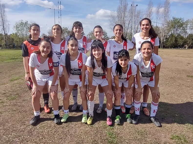 Atlético Pilar venció a Katanes FC en la Liga Municipal de fútbol femenino.