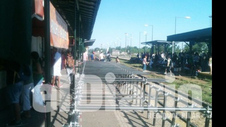 Los nuevos andenes se colocarán sobre estructuras tubulares..