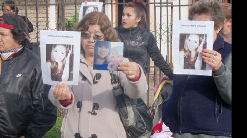 En las fotos, Érica González, la víctima..