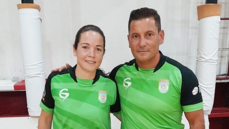 DUPLA. Kohan junto a Monti, en su primer partido en el Federal. (Foto + PRENSA ATLÉTICO PILAR).